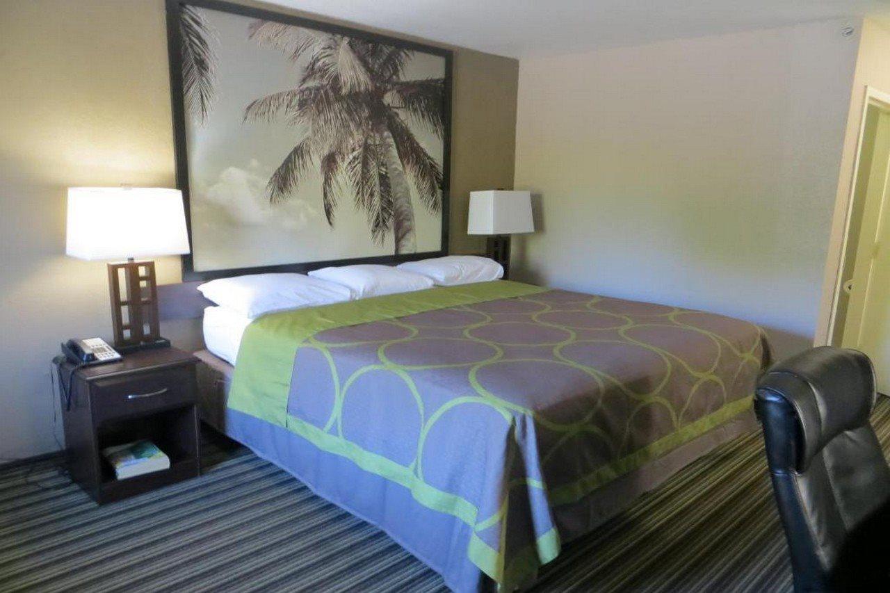 Super 8 By Wyndham Fort Myers Exterior photo