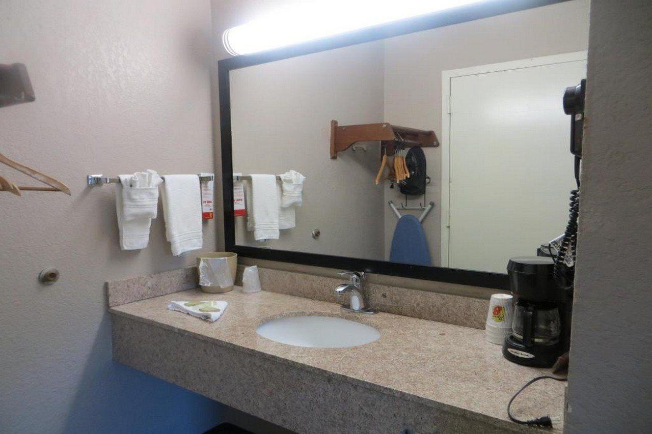 Super 8 By Wyndham Fort Myers Exterior photo